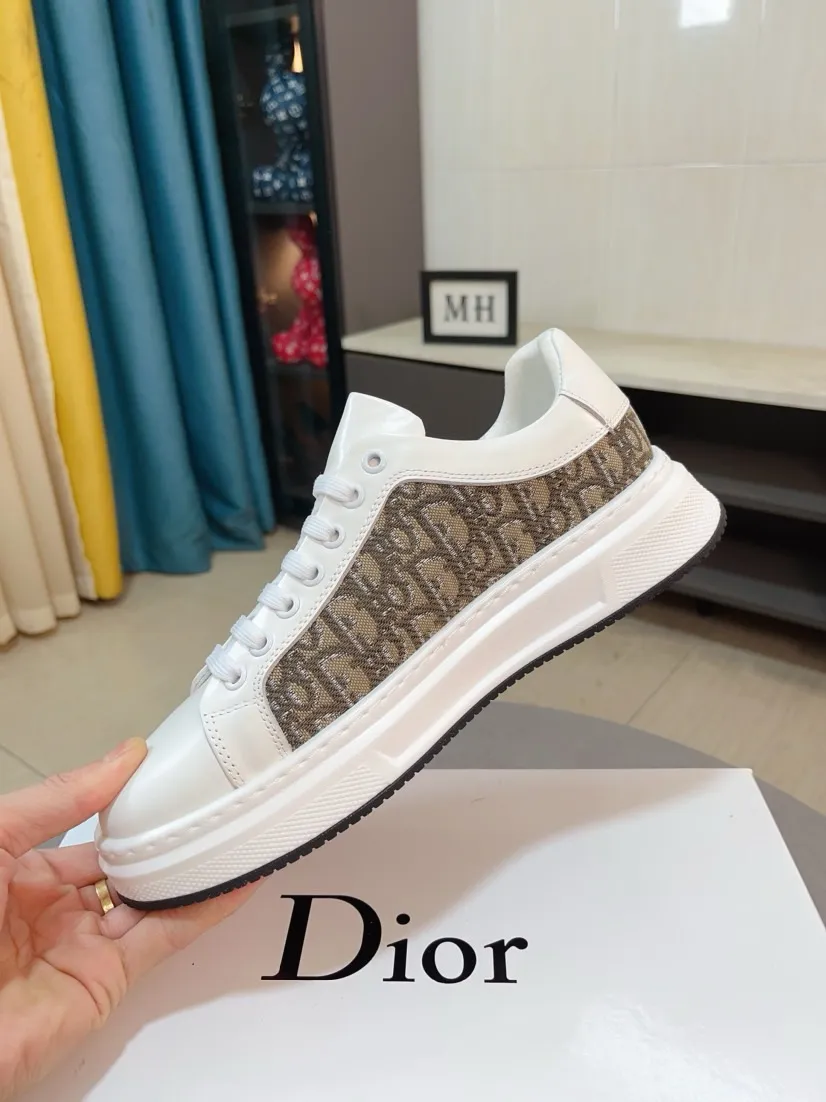 Ex-factory price 400🌹🌹【Dior】Best-selling model, world premiere on official website🔝High-end brand of men's shoes, latest series on official website: The upper is made of imported cowhide with specially designed fabrics➕Mesh breathable lining. Make walking more convenient and comfortable! Compared with the official quality, Midea’s 1:1 replica. Create a fashionable personality to set off your uniqueness! A must-have for trendy men! Classic style. Men's sizes: 38-44.